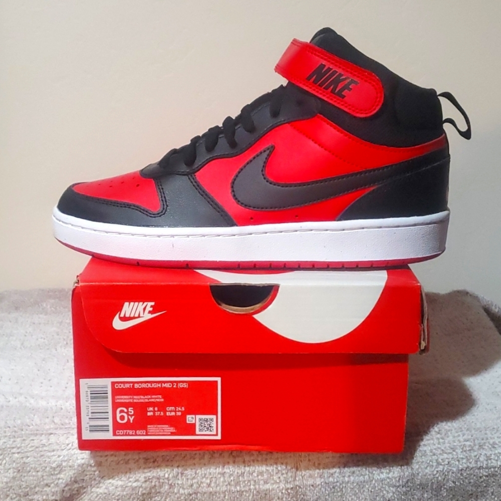BRAND NEW NEVER WORN / OUT OF THE BOX!! Nike Court Borough Mid 2 Big boy 6.5